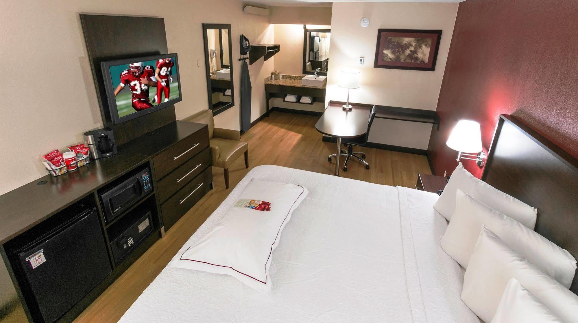Red Roof Inn Wilkes-Barre Arena Екстер'єр фото